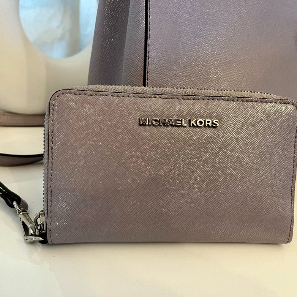 Michael Kors Cynthia purse and wallet wristlet - Picture 9 of 10